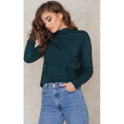 NA-KD Dzianinowy sweter z kieszenią z przodu - Green. Zielone swetry damskie NA-KD, bez wzorów, z wiskozy, z długim rękawem, długie, bez kaptura. Za 133,95 zł.