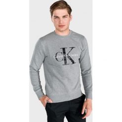 Calvin Klein Bluza Szary. Szare bluzy męskie Calvin Klein, xl, z nadrukiem, z bawełny, bez kołnierzyka, bez rękawów, bez kaptura. Za 498,95 zł.