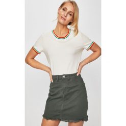 Only - Top. Białe bluzki damskie ONLY, s, bez wzorów, z elastanu, z okrągłym kołnierzem, z krótkim rękawem. Za 69,90 zł.