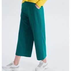 Spodnie culotte - Khaki. Brązowe spodnie damskie Cropp, s. W wyprzedaży za 39,99 zł.