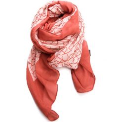 Szaliki damskie: Szal CALVIN KLEIN BLACK LABEL – Ck Allover Scarf K60K604136 618