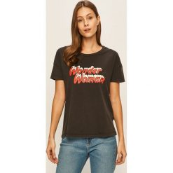 Noisy May - T-shirt. Czarne bluzki damskie Noisy May, s, z nadrukiem, z bawełny, z okrągłym kołnierzem. W wyprzedaży za 69,90 zł.
