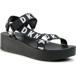 Sandały DKNY - Ayli K1083353 Black. Czarne klapki damskie DKNY, bez wzorów, ze skóry ekologicznej, bez obcasa, na obcasie. Za 479,00 zł.