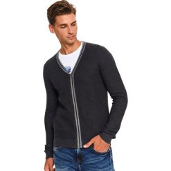 Sweter z lampasem zapinany na suwak. Niebieskie swetry męskie Top Secret, xl, bez wzorów, bez kołnierzyka, bez kaptura. W wyprzedaży za 44,99 zł.