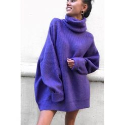 Sweter CHESLAVA PURPLE. Fioletowe bluzy damskie Sweter CHESLAVA PURPLE, uniwersalny, bez wzorów, bez rękawów, bez kaptura. W wyprzedaży za 79,00 zł.