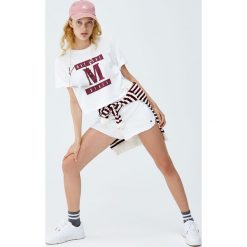 Koszulka z dużą literą M. Szare t-shirty damskie Pull&Bear, m. Za 49,90 zł.