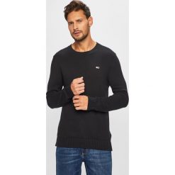 Tommy Jeans - Sweter. Szare swetry męskie Tommy Jeans, xl, bez wzorów, z bawełny, z okrągłym kołnierzem, bez kaptura. W wyprzedaży za 269,90 zł.