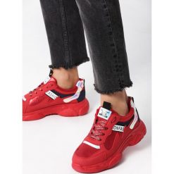 Czerwone Sneakersy Zariyah. Czerwone buty sportowe damskie Born2be, z nubiku. Za 99,99 zł.