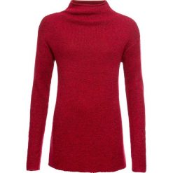 Sweter dzianinowy z lureksową nitką bonprix czerwony chili. Czerwone swetry damskie bonprix, bez wzorów, z dzianiny, z długim rękawem, długie, bez kaptura. Za 99,99 zł.