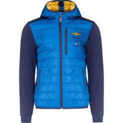 Bluza AERONAUTICA MILITARE. Niebieskie bluzy męskie Aeronautica Militare, bez wzorów, prążkowane, z kapturem, bez rękawów, bez kaptura. Za 1110,00 zł.
