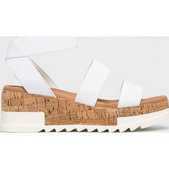 Steve Madden - Sandały Bandi. Żółte klapki damskie Steve Madden, bez wzorów, z gumy, bez obcasa, na obcasie. W wyprzedaży za 249,90 zł.