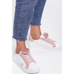 Białe Sneakersy Victim Of Love. Białe sneakersy damskie Renee, z lakierowanej skóry. Za 59,99 zł.