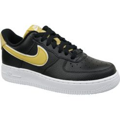 Nike Wmns Air Force 1 07 SE AA0287-017 buty sneakers damskie czarne 38. Czarne buty sportowe damskie Nike, bez wzorów, ze skóry, klasyczne, trekkingowe, Nike Air Force. W wyprzedaży za 389,99 zł.