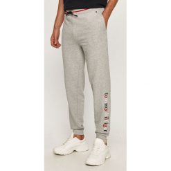 Tommy Hilfiger - Spodnie. Szare spodnie męskie TOMMY HILFIGER, na co dzień, s, z aplikacjami, z bawełny. Za 299,90 zł.