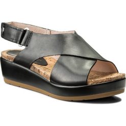 Sandały PIKOLINOS - W1G-0757C2 Black. Czarne klapki damskie Pikolinos, bez wzorów, ze skóry, bez obcasa, na obcasie. W wyprzedaży za 279,00 zł.