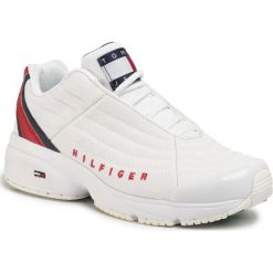 Sneakersy TOMMY JEANS - Wmn Heritage Tommy Jeans Sneaker EN0EN0086 Rwb 0KP. Białe półbuty damskie Tommy Jeans, z jeansu. Za 539,00 zł.