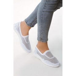 Białe Slip On Rub In. Białe trampki i tenisówki damskie Born2be, bez wzorów, bez zapięcia. Za 59,99 zł.