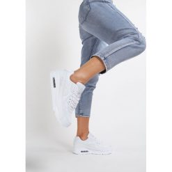 Białe Buty Sportowe Peach Perfect. Białe buty sportowe damskie Renee. Za 99,99 zł.