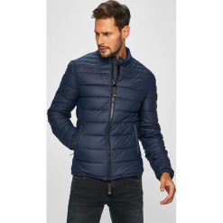 Guess Jeans - Kurtka. Zielone płaszcze męskie Guess Jeans, xl, z aplikacjami, z poliesteru, krótkie, bez kaptura. Za 769,90 zł.