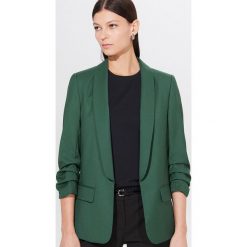 Marynarka z szalowym kołnierzem - Khaki. Brązowe marynarki damskie Mohito, bez wzorów. Za 179,99 zł.