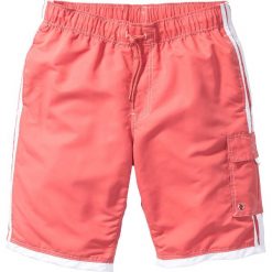 Bermudy plażowe Regular Fit bonprix jasnoczerwony. Czerwone spodenki i szorty męskie bonprix, m, z nadrukiem. Za 54,99 zł.