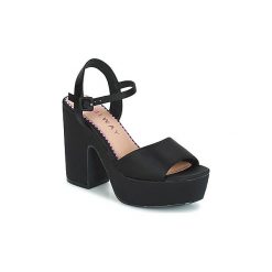 Sandały Coolway CRYS. Czarne sandały damskie marki Coolway, bez wzorów, bez obcasa, bez zapięcia. Za 219,00 zł.