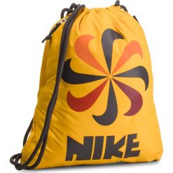 Plecak NIKE - BA5806-752 Żółty. Żółte plecaki damskie Nike, z materiału, sportowe. Za 74,00 zł.