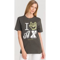 T-SHIRT Armani Exchange. Brązowe t-shirty damskie s, z nadrukiem, z bawełny, z okrągłym kołnierzem. Za 115,00 zł.