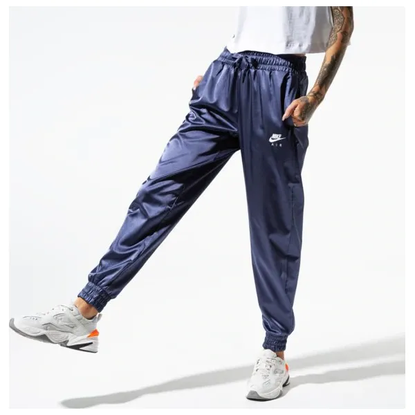 Nike Spodnie W Nsw Air Trk Pant Satin , fioletowy, rozmiar M. Fioletowe spodnie damskie Nike, s, z poliesteru. W wyprzedaży za 169,99 zł.