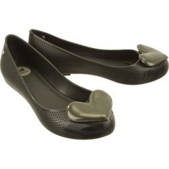 ZAXY 82353 NEW POP BEAUTY FEM czarny, baleriny damskie. Czarne baleriny damskie Zaxy, z aplikacjami, bez obcasa. Za 189,90 zł.