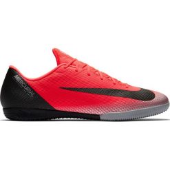 Buty halowe Nike Mercurial Vapor X 12 Academy CR7 Ic M AJ3731-600. Czerwone buty sportowe męskie Nike, z materiału, bez zapięcia, do piłki nożnej. W wyprzedaży za 339,00 zł.