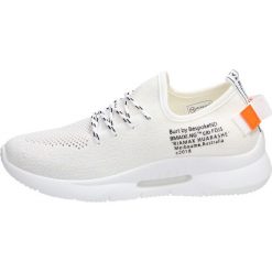 Białe sportowe buty damskie McKeylor 14421. Białe buty sportowe damskie McKeylor, bez wzorów, sportowe. W wyprzedaży za 89,00 zł.