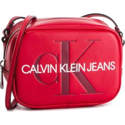 Torebka CALVIN KLEIN JEANS - Sculpted Monogram Camera Bag K60K605524 649. Czerwone listonoszki damskie Calvin Klein Jeans, bez wzorów, z jeansu, bez dodatków. W wyprzedaży za 229,00 zł.