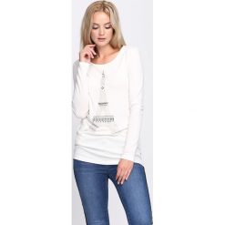 Kremowa Bluzka Ride Along. Białe bluzki longsleeves marki Born2be, xl, z aplikacjami, z okrągłym kołnierzem. Za 29,99 zł.