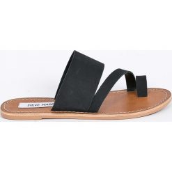 Steve Madden - Klapki. Czarne klapki damskie Steve Madden, bez wzorów, ze skóry, bez obcasa, na obcasie. W wyprzedaży za 179,90 zł.