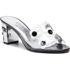 Klapki AZURÉE - Novika8i 01 Vernis Noir/Vernis Blanc. Czarne klapki damskie Azurée, z aplikacjami, ze skóry ekologicznej, bez obcasa, na obcasie. Za 749,00 zł.