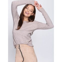 Ciemnobeżowy Sweter Just A Drop. Szare swetry klasyczne damskie marki Born2be, xl, z dzianiny, z dekoltem w serek. Za 59,99 zł.