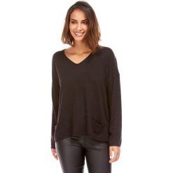 Sweter w kolorze czarnym. Czarne swetry damskie L'étoile du cachemire, bez wzorów, z kaszmiru, klasyczne, bez rękawów, bez kaptura. W wyprzedaży za 129,95 zł.