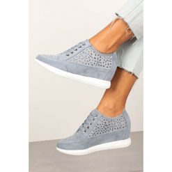 Półbuty sergio leone sneakersy ażurowe na ukrytym koturnie sznurowane niebieskie pb122. Niebieskie koturny damskie Sergio Leone, bez obcasa, na koturnie, na sznurówki. Za 128,99 zł.