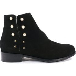 BOTKI DAMSKIE EKS 4946 CZA. Botki damskie Eksbut, ze skóry, bez obcasa, bez zapięcia. Za 279,00 zł.