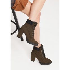Zielone Botki Find Lover. Zielone botki damskie vices, za kostkę, na wysokim obcasie, na słupku, na sznurówki. Za 129,99 zł.