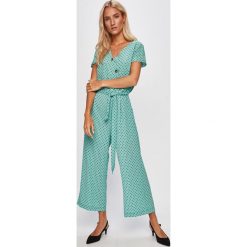 Vero Moda - Kombinezon. Zielone kombinezony damskie Vero Moda, na co dzień, s, bez wzorów, z elastanu, casualowe, bez kołnierzyka, z krótkim rękawem, krótkie. W wyprzedaży za 69,90 zł.
