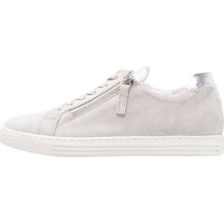 Gabor WIDE FIT Sneakersy niskie light grey/argento. Szare trampki i tenisówki damskie marki Gabor, bez wzorów, ze skóry, bez zapięcia. W wyprzedaży za 399,20 zł.