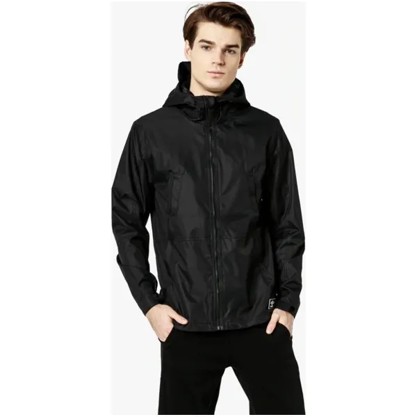 Umbro Kurtka Mudi , czarny, rozmiar XXL. Czarne kurtki męskie Umbro, xxl, bez wzorów, z materiału, bez kaptura. W wyprzedaży za 99,99 zł.