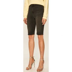 Guess Jeans - Szorty. Szare szorty damskie Guess Jeans, z aplikacjami, z elastanu, casualowe. Za 329,90 zł.