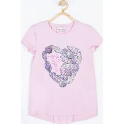Coccodrillo - T-shirt dziecięcy 92-122 cm. Różowe bluzki dziewczęce COCCODRILLO, z nadrukiem, z elastanu, z okrągłym kołnierzem, z krótkim rękawem, krótkie, bez kaptura. W wyprzedaży za 25,90 zł.