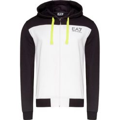 Bluza EA7 EMPORIO ARMANI. Czarne bluzy męskie EA7 Emporio Armani, z nadrukiem, z bawełny, z kapturem, bez rękawów, z kapturem. W wyprzedaży za 378,00 zł.