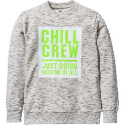 Bluza "college" bonprix biel wełny melanż. Białe bluzy chłopięce marki bonprix, z nadrukiem, z wełny. Za 32,99 zł.