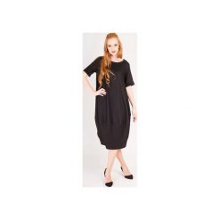 Mała czarna elegancka sukienka oversize. Czarne sukienki damskie Non tess, s, bez wzorów, z wiskozy, eleganckie, bez kołnierzyka, bez rękawów, oversize. Za 259,00 zł.