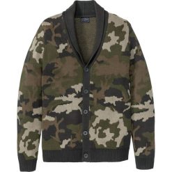 Sweter rozpinany z szalowym kołnierzem bonprix ciemnooliwkowy moro. Zielone swetry męskie bonprix, s, moro. Za 49,99 zł.